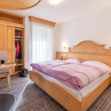 ベッド・アンド・ブレックファスト Albergo Canazei