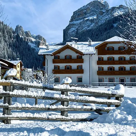 ベッド・アンド・ブレックファスト Albergo Canazei *
