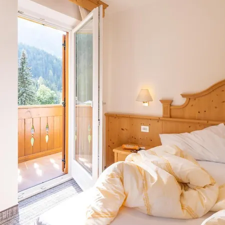 Albergo Canazei ベッド・アンド・ブレックファスト カナツェーイ