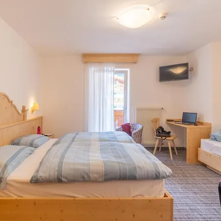 ベッド・アンド・ブレックファスト Albergo Canazei