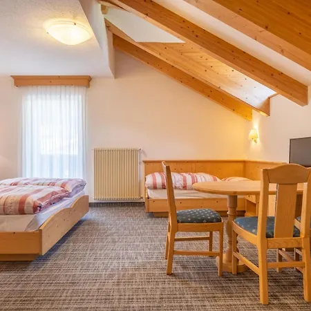 ベッド・アンド・ブレックファスト Albergo Canazei